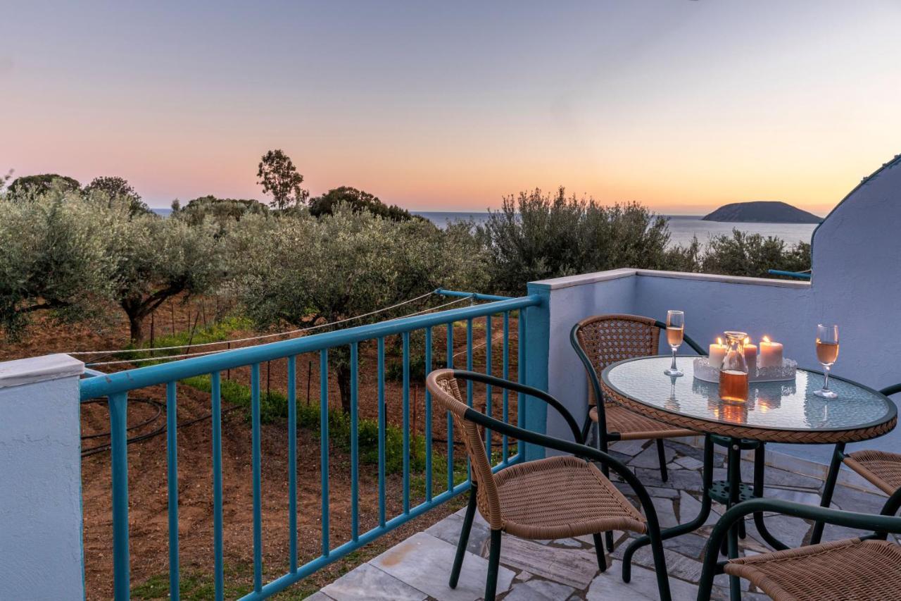 Secret Summer Havens - Perfectly Secluded Getaways Vasilítsion Exteriör bild