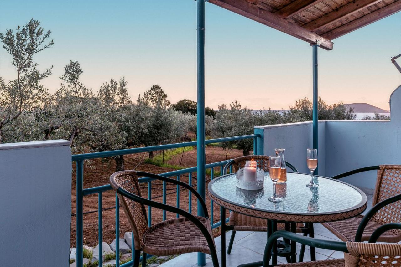 Secret Summer Havens - Perfectly Secluded Getaways Vasilítsion Exteriör bild